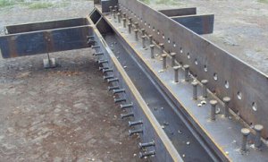  Steel structure cross column